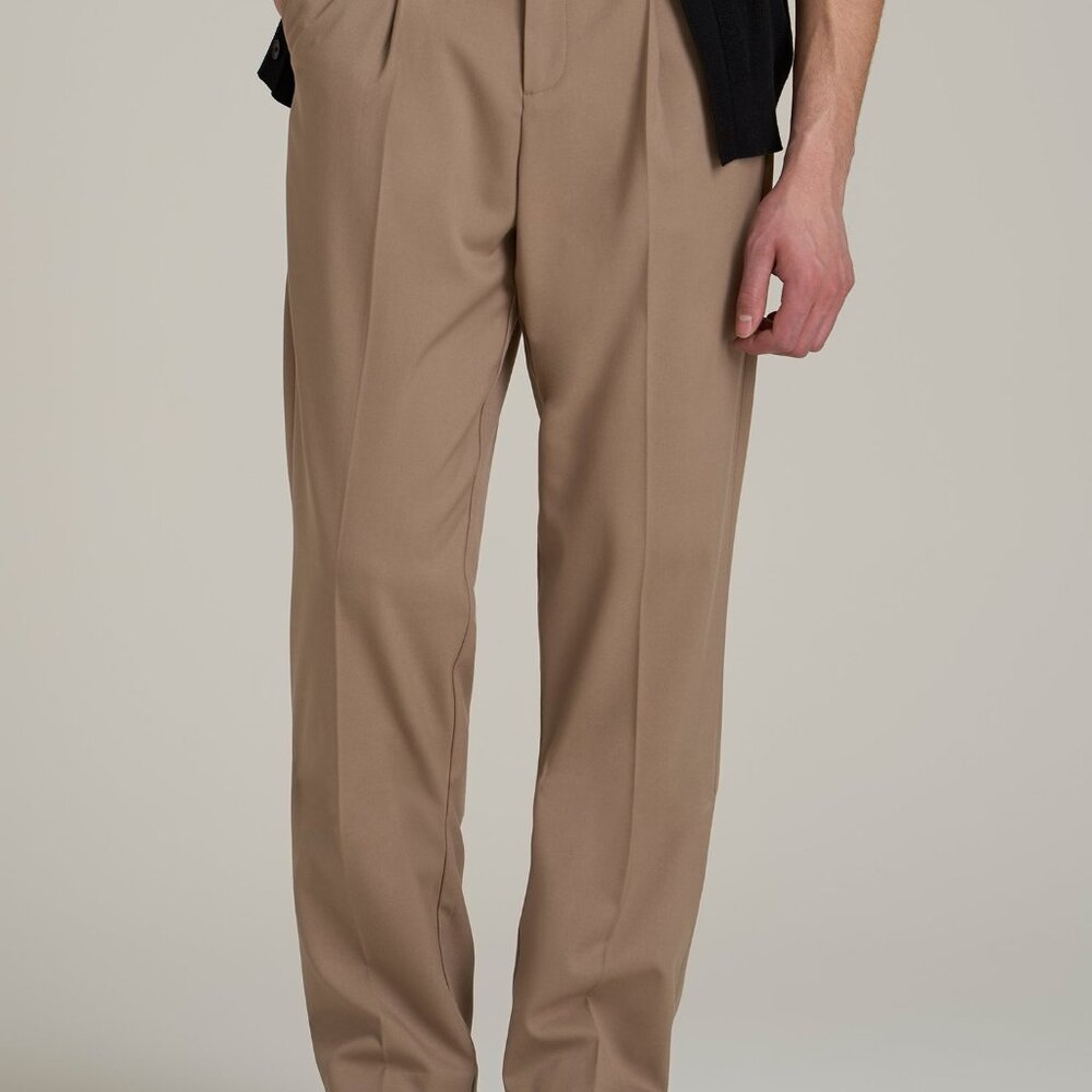 American Tall Tall Men's Relaxed Pleated Trouser in Dark Sand Size 3434 / 36 / D